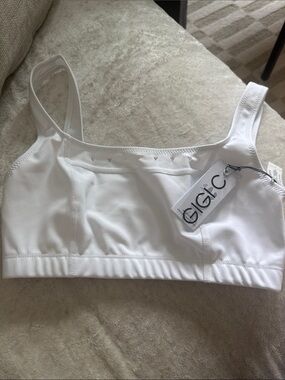 NWT Gigi C  Sports Bra in Black, Small